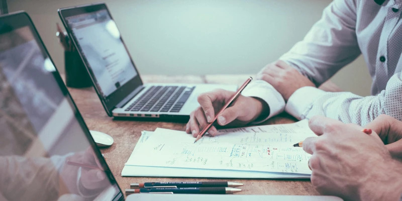 Cam kết tuân thủ hoàn toàn các quy định pháp lý